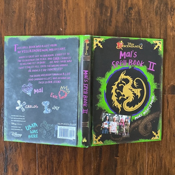 3 Disney Books Bundle | Descendants 2 & 3 | Star Darlings Collection Volume 1 - Picture 3 of 7